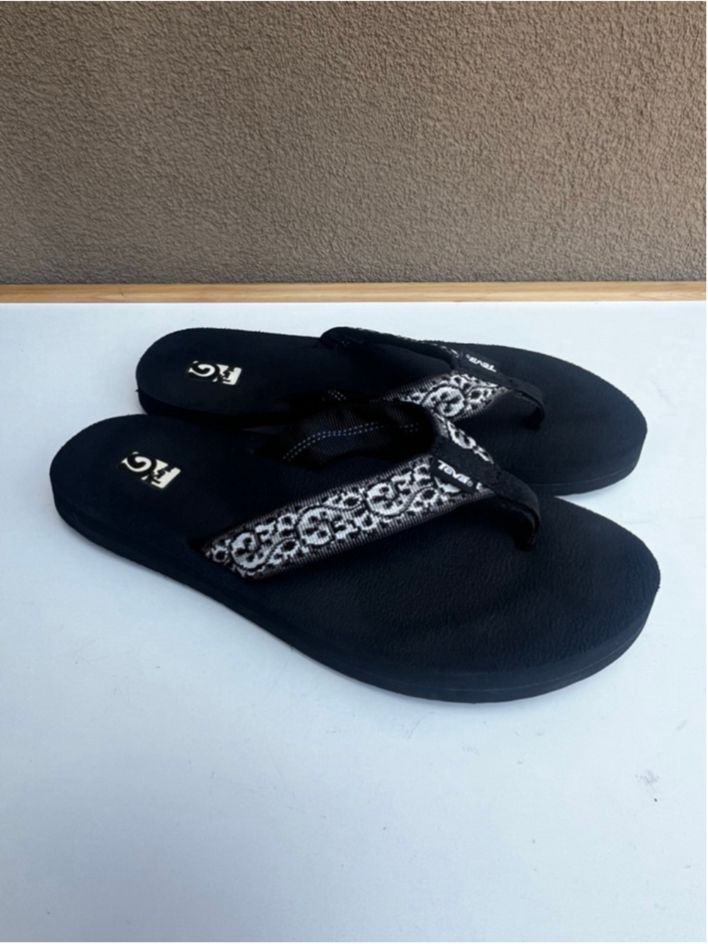 Teva Black White Floral Flip Flop Sandals Size 9 Slip On Comfort Summer NEW